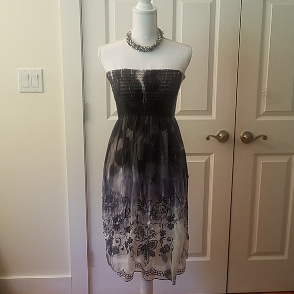 Dress - Picture 1 of 7